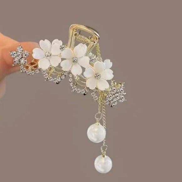 JASMINE FLOWER, CRYSTAL, & PEARL HAIR CLIP - Picture 3 of 4